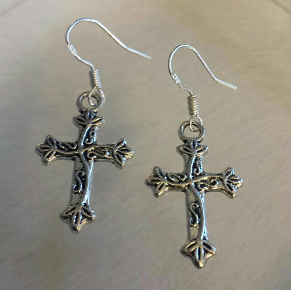 Cross Earrings in silver nwt